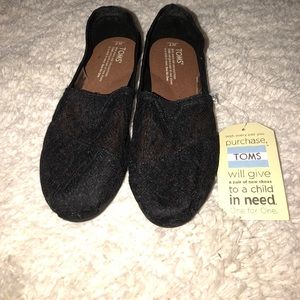 Tom black lace flats