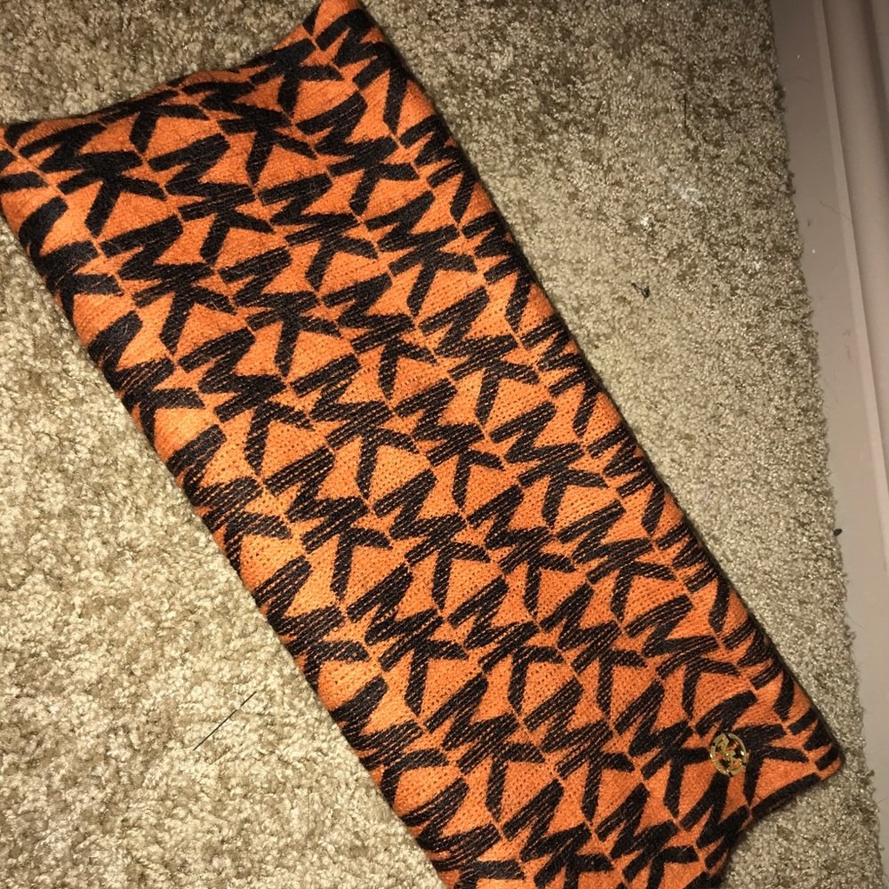 Michael Kors Infiniti Scarf
