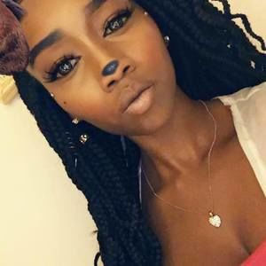 Meet your Posher, Camia