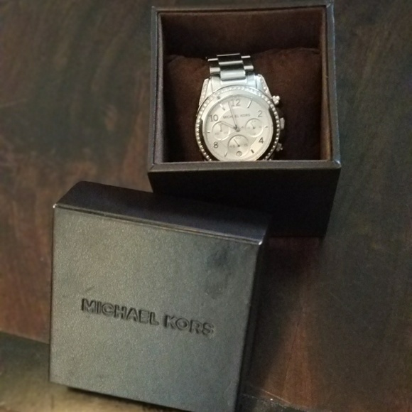 Watch - Picture 4 of 4