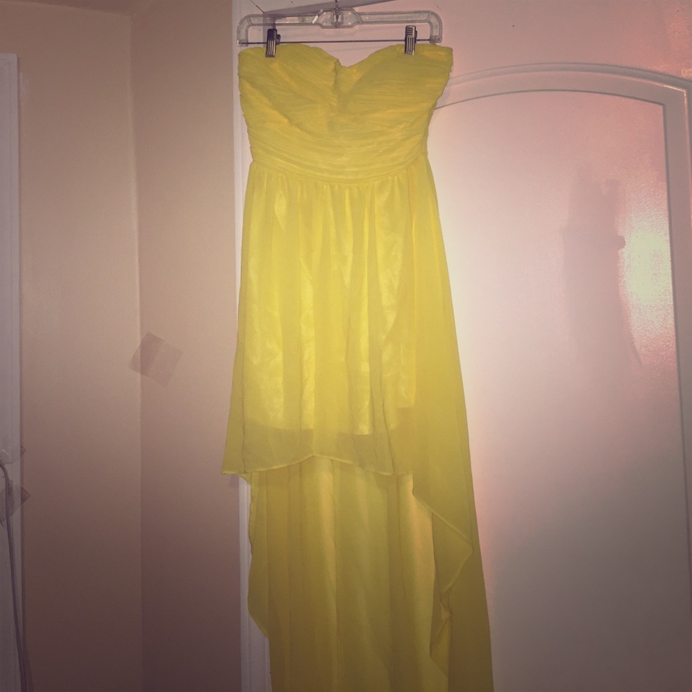 Junior's yellow high low dress.