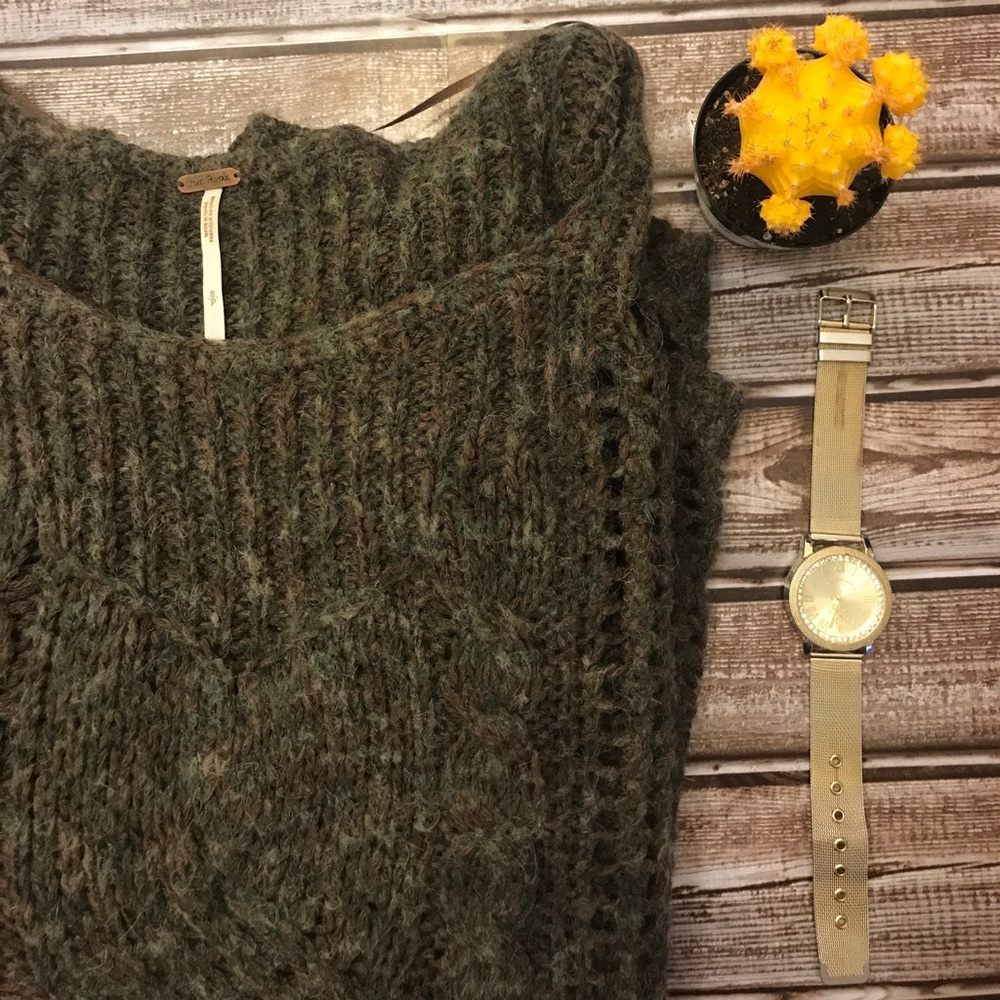 🌷Free People Light Knitted Sweater