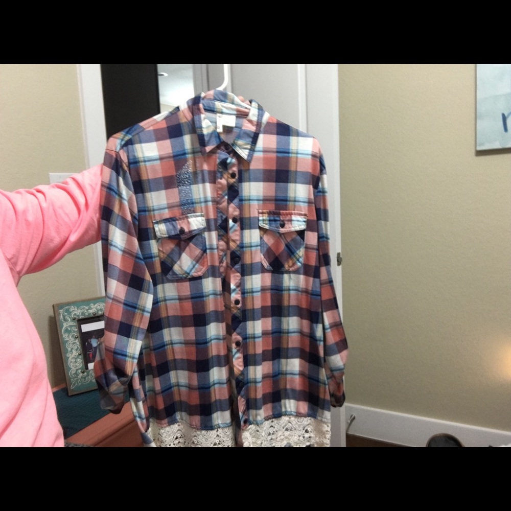 Super cute flannel! Y'all it's so cute with jeans!
