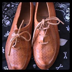 Lovely women’s size 37 leather shoes