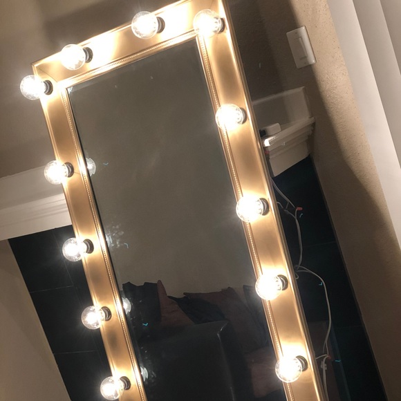 Vanity mirror