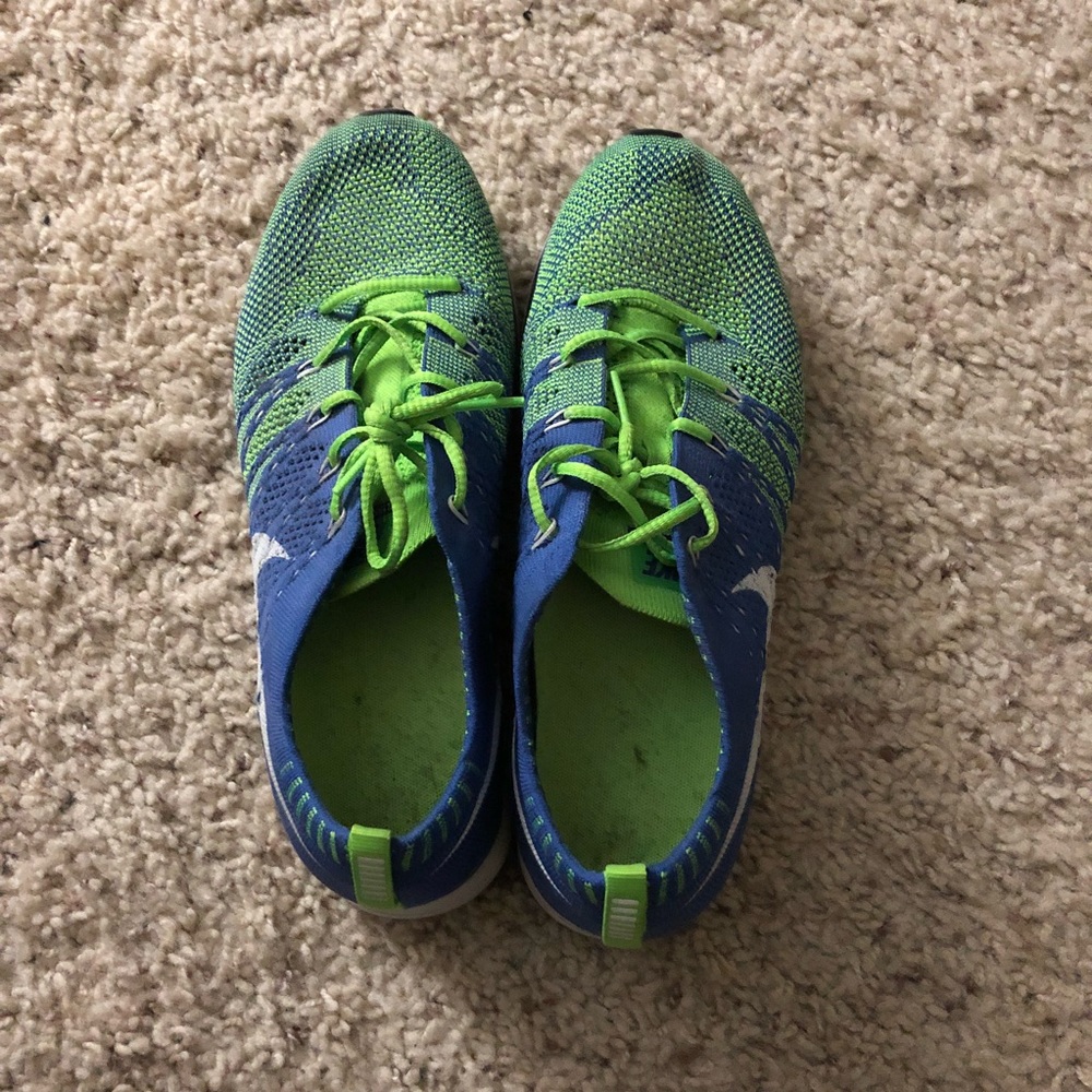 Nike Flyknit Racer - Picture 2 of 5