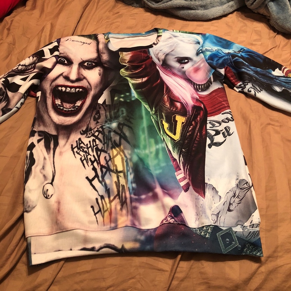 Harley Quinn and Joker sweater. Small men.