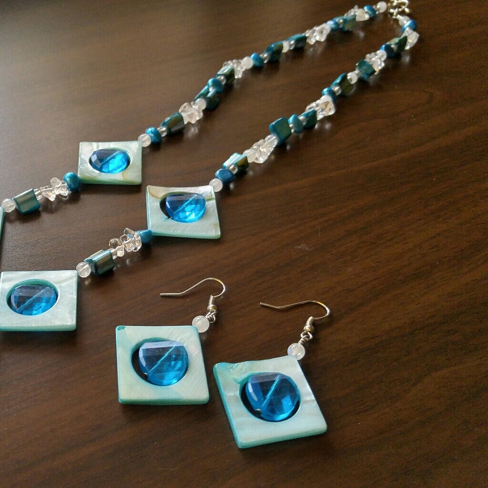 Shell and Glass Jewelry Set - Picture 2 of 5
