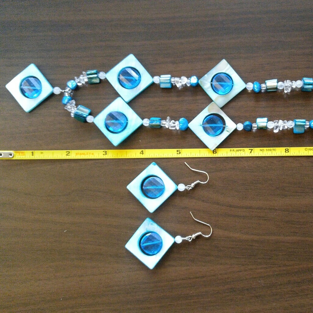 Shell and Glass Jewelry Set - Picture 4 of 5