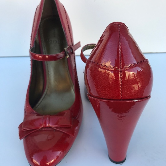 Linea Paola red pumps with strap! Size 7.5 - Picture 2 of 5