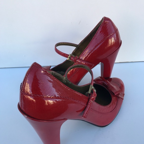 Linea Paola red pumps with strap! Size 7.5 - Picture 3 of 5
