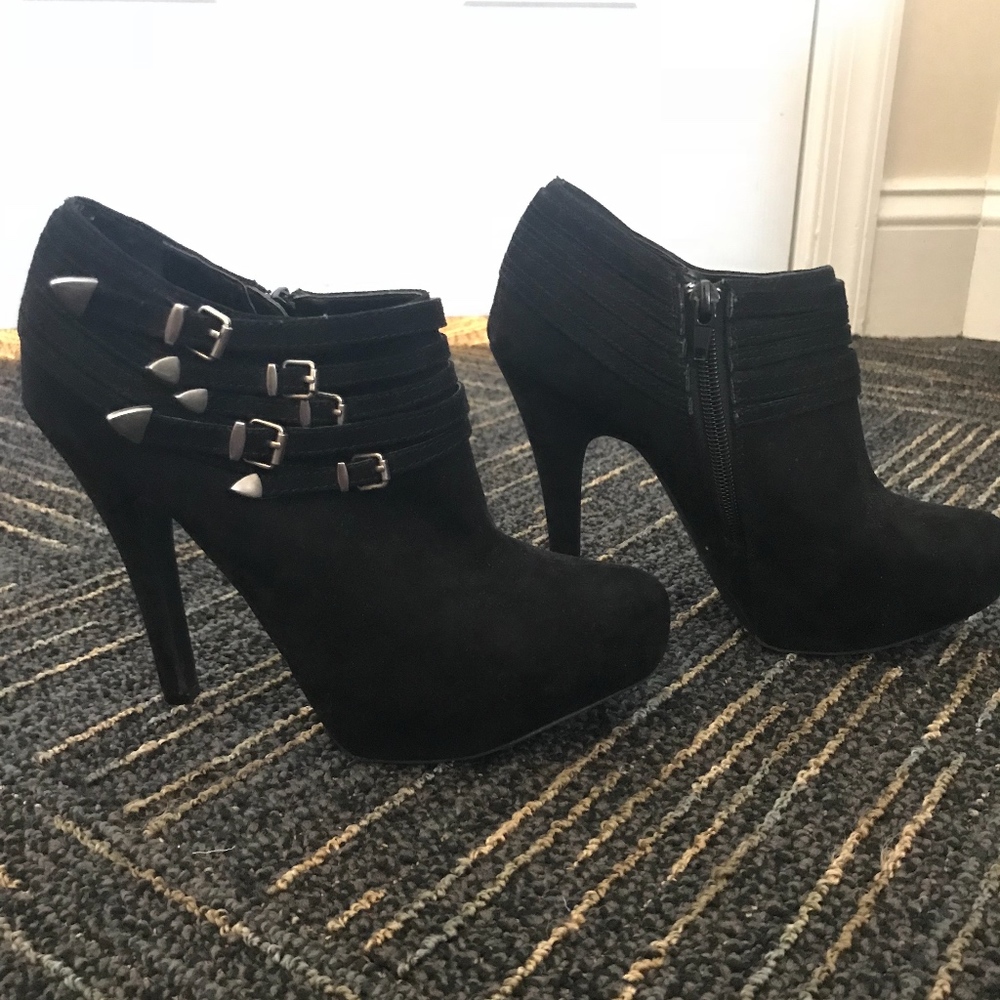 Guess Black Booties with Heel and Buckle detail