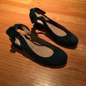 Forest green imitation suede low chunck heel.