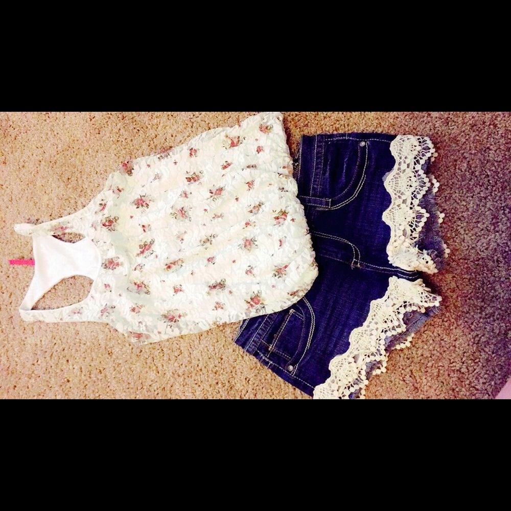 Jean shorts with lace trim