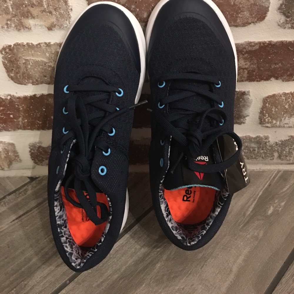 Reebok walking Sneaker