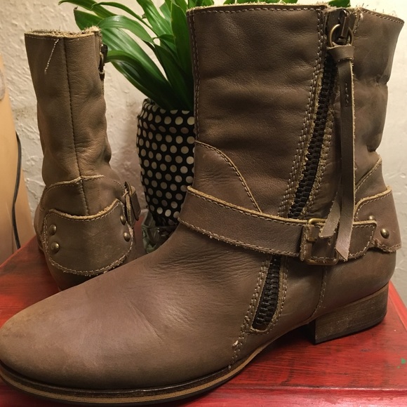 Anthropologie Shoes - Anthropologie flat booties