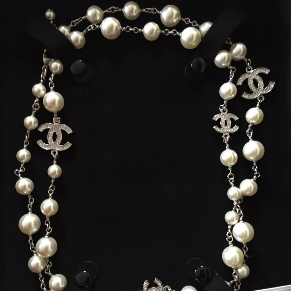 Chanel pearl and cc link necklace price firm. - Picture 5 of 5