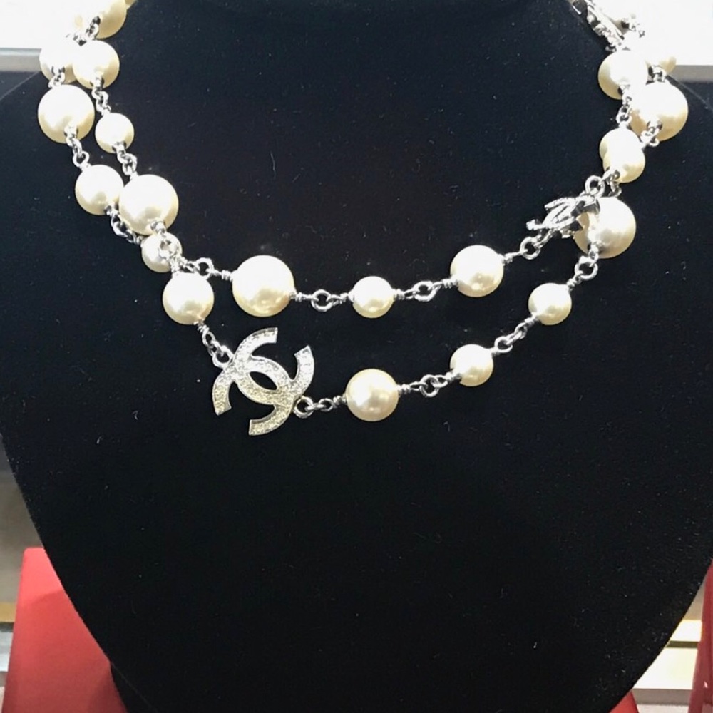 Chanel pearl and cc link necklace price firm. - Picture 2 of 5