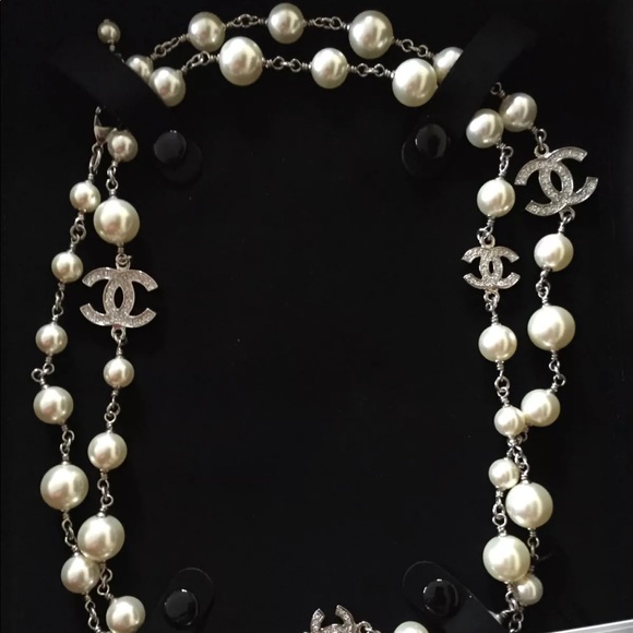 Chanel pearl and cc link necklace price firm. - Picture 5 of 5