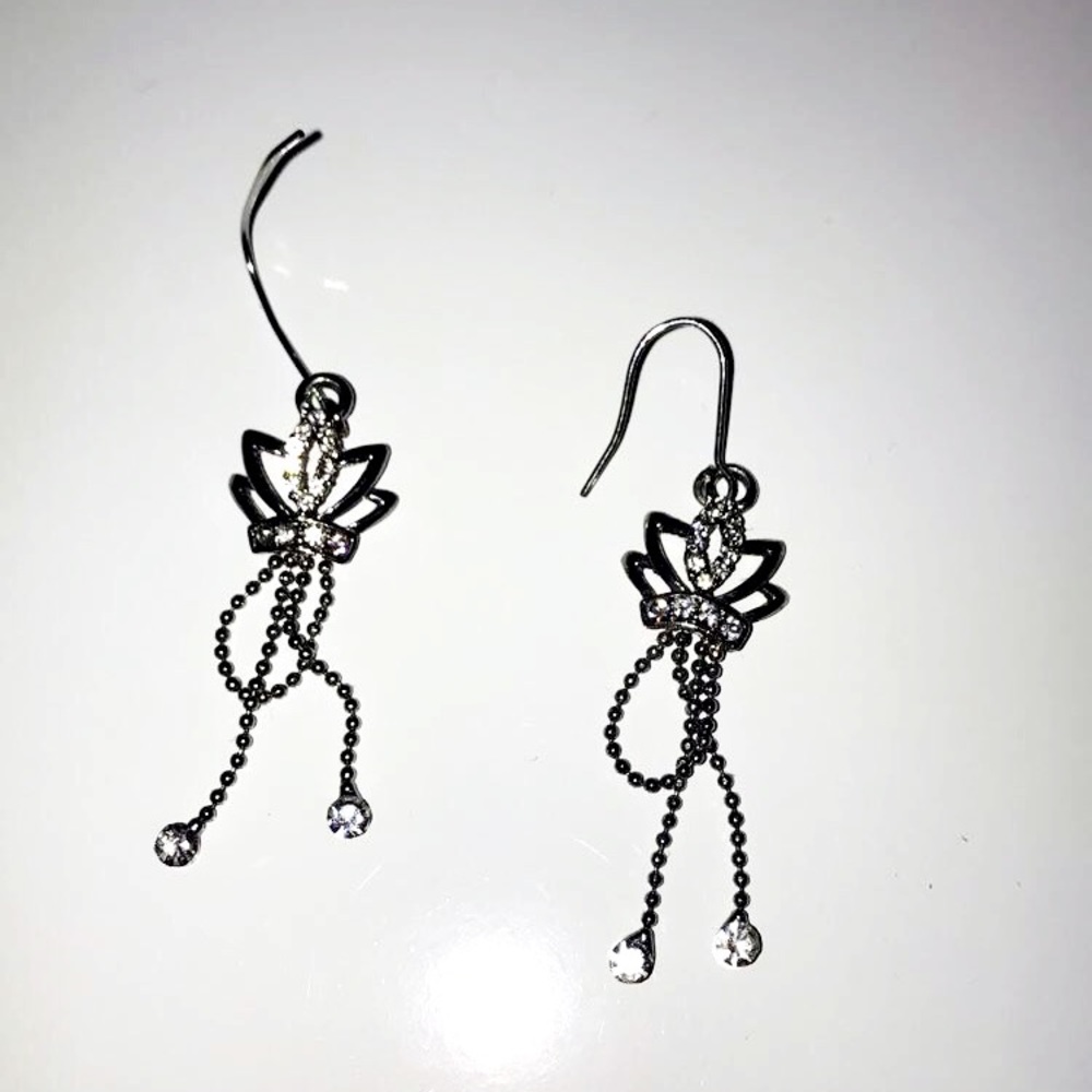 Cute little dangle crown earrings