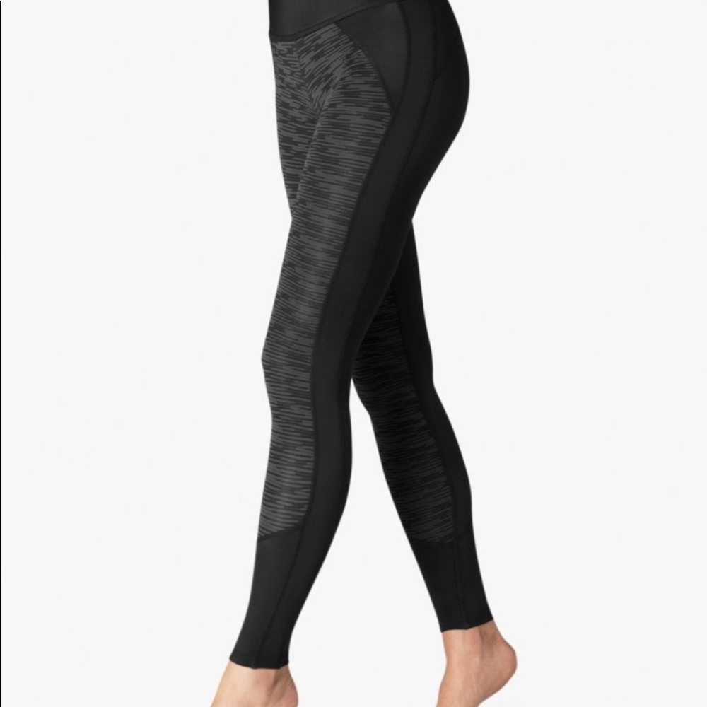 Beyond yoga heather grey fragmented leggings crop