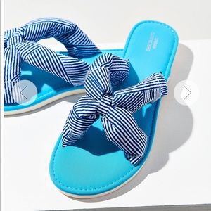Brand NEW Urban Outfitters Puffy Slides