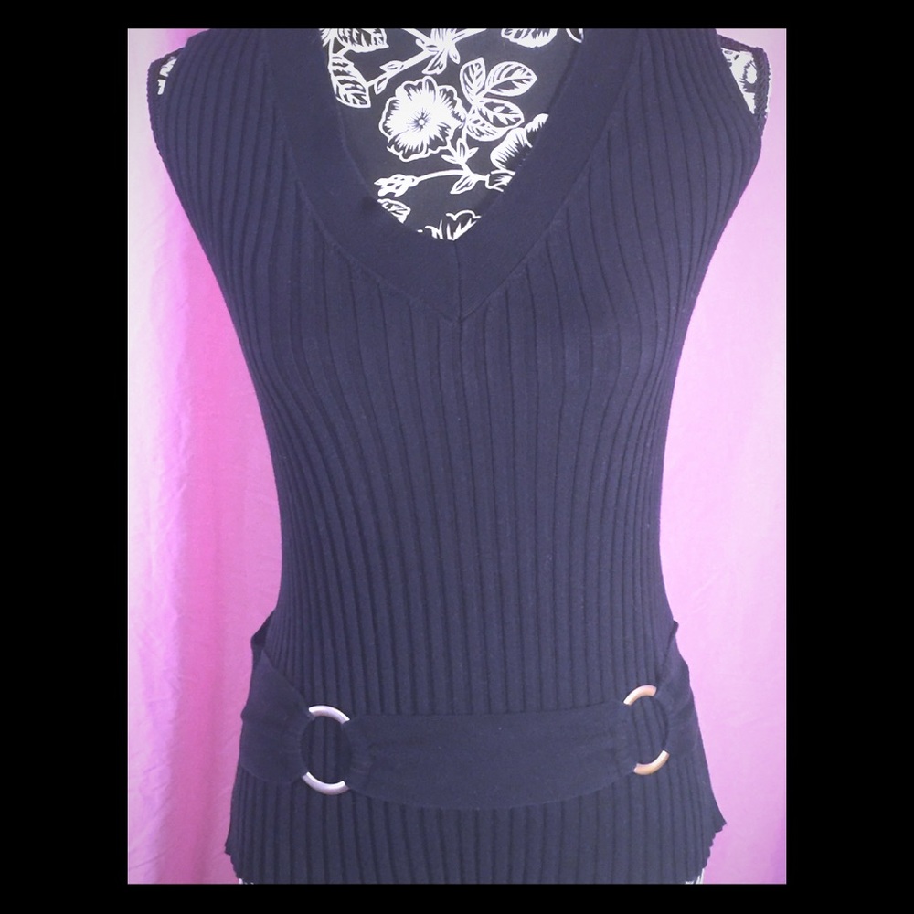 🔥🔥Cute Sleeveless Ribbed V Neck Top🔥🔥