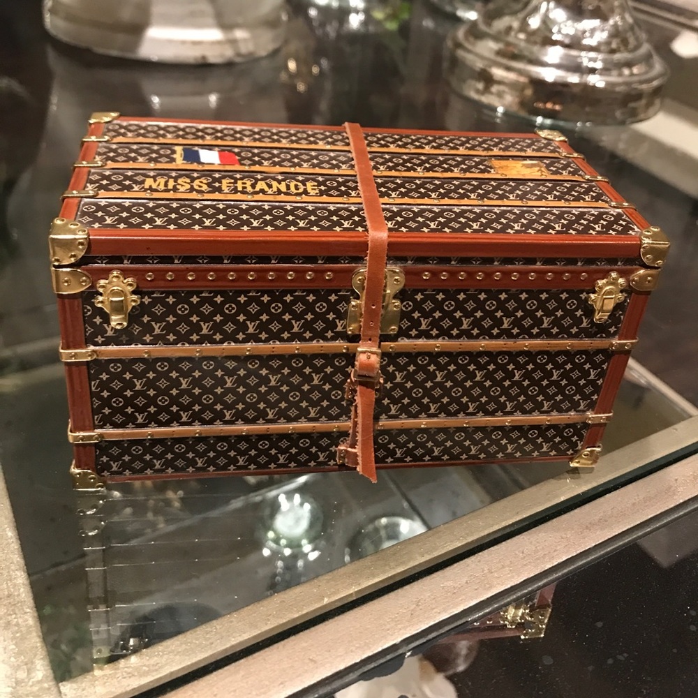 louis vuitton paper weight