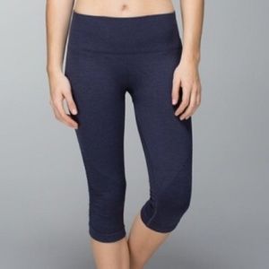lululemon In the flow navy crops