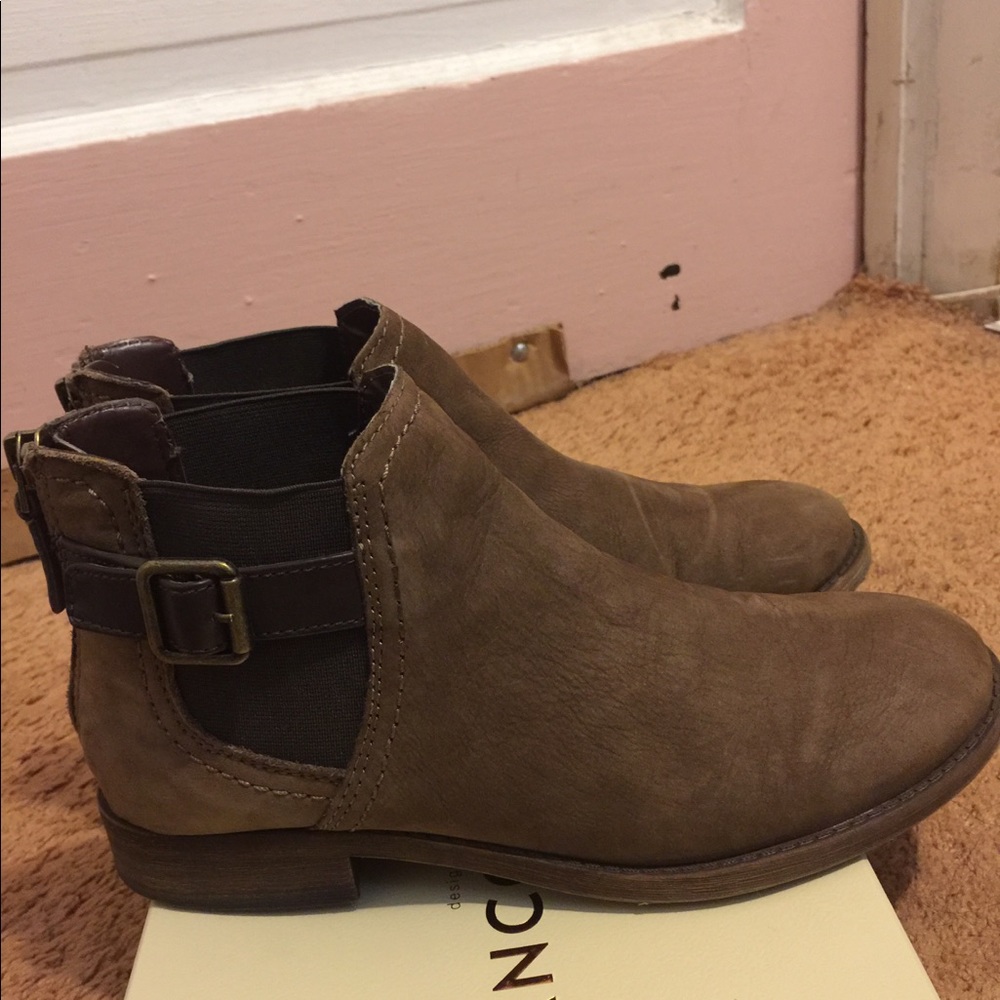 Bundle brown boot & blue wallet .