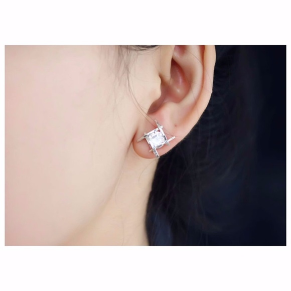 ❤️4 for $20 Sale❤️ cz stone Stud earrings - Picture 3 of 3