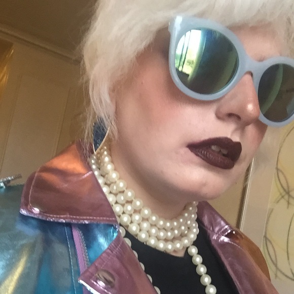 Meet your Posher, Tess - Picture 2 of 3