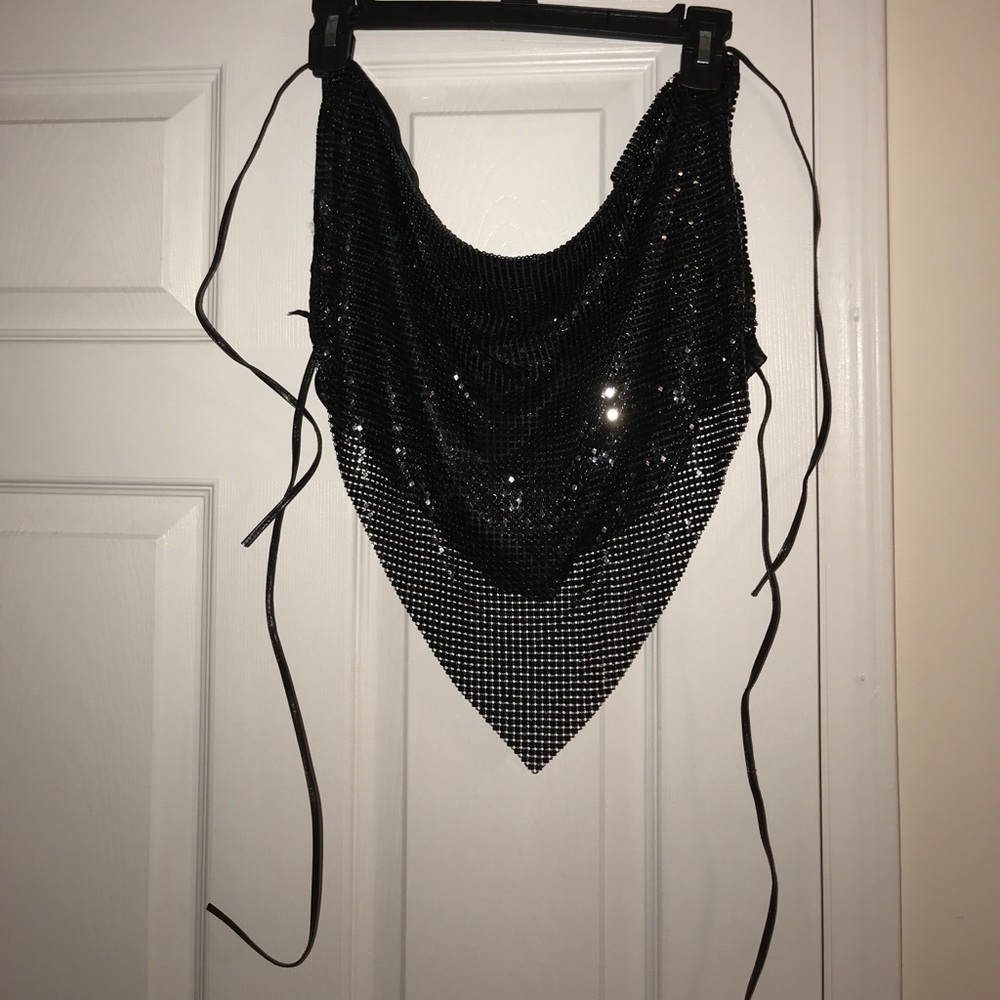 Wet seal metal tie back top