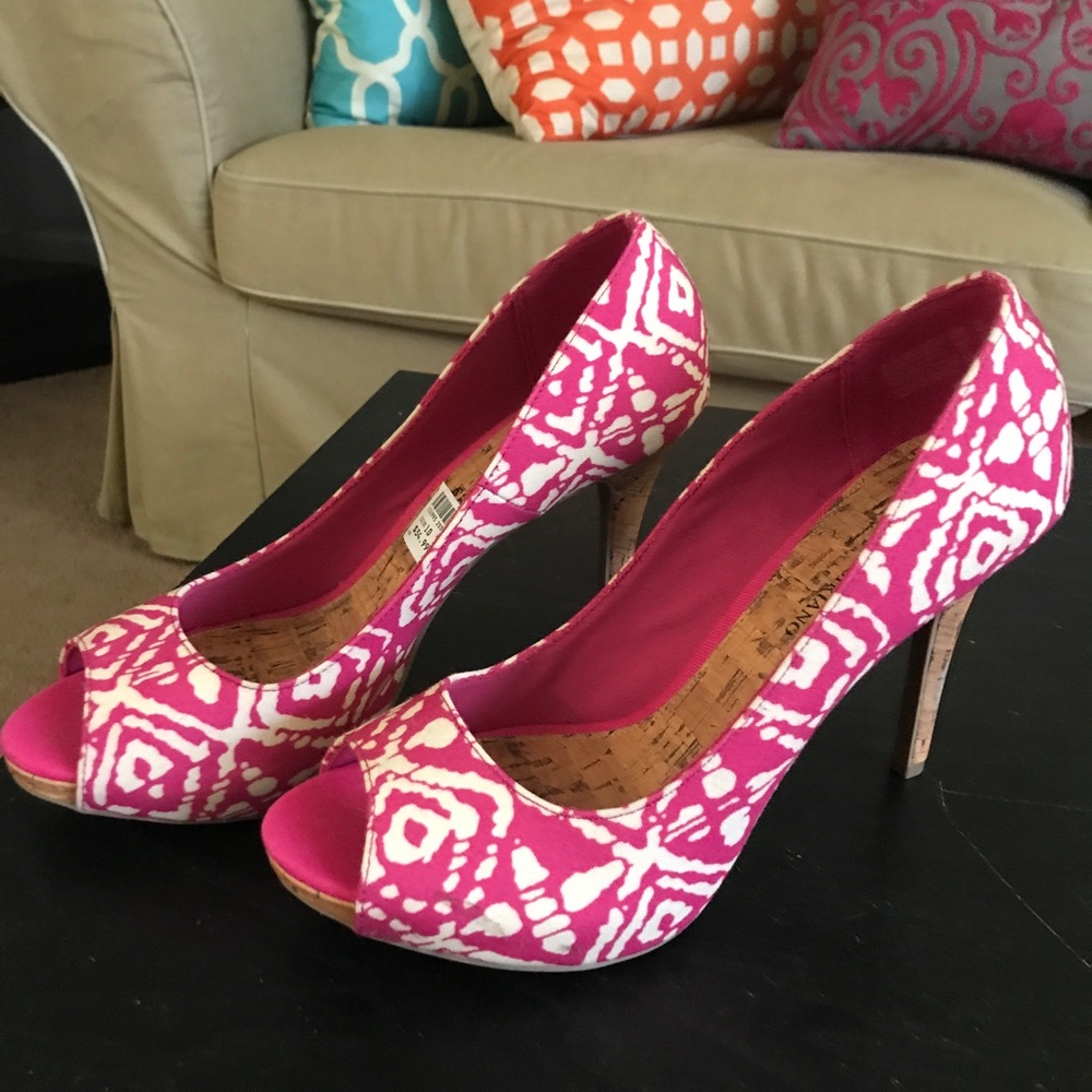 NWT Christian Siriano Pink Fabric Peep Toe Heels - Picture 7 of 7