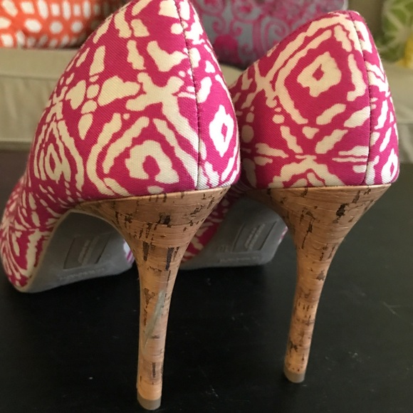 NWT Christian Siriano Pink Fabric Peep Toe Heels - Picture 6 of 7