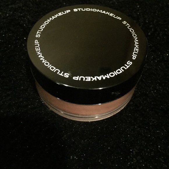 StudioMakeup Luminous Loose Blush - Picture 2 of 4