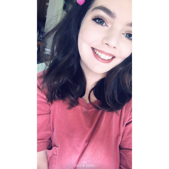 Meet your Posher, Hannah - Picture 1 of 1