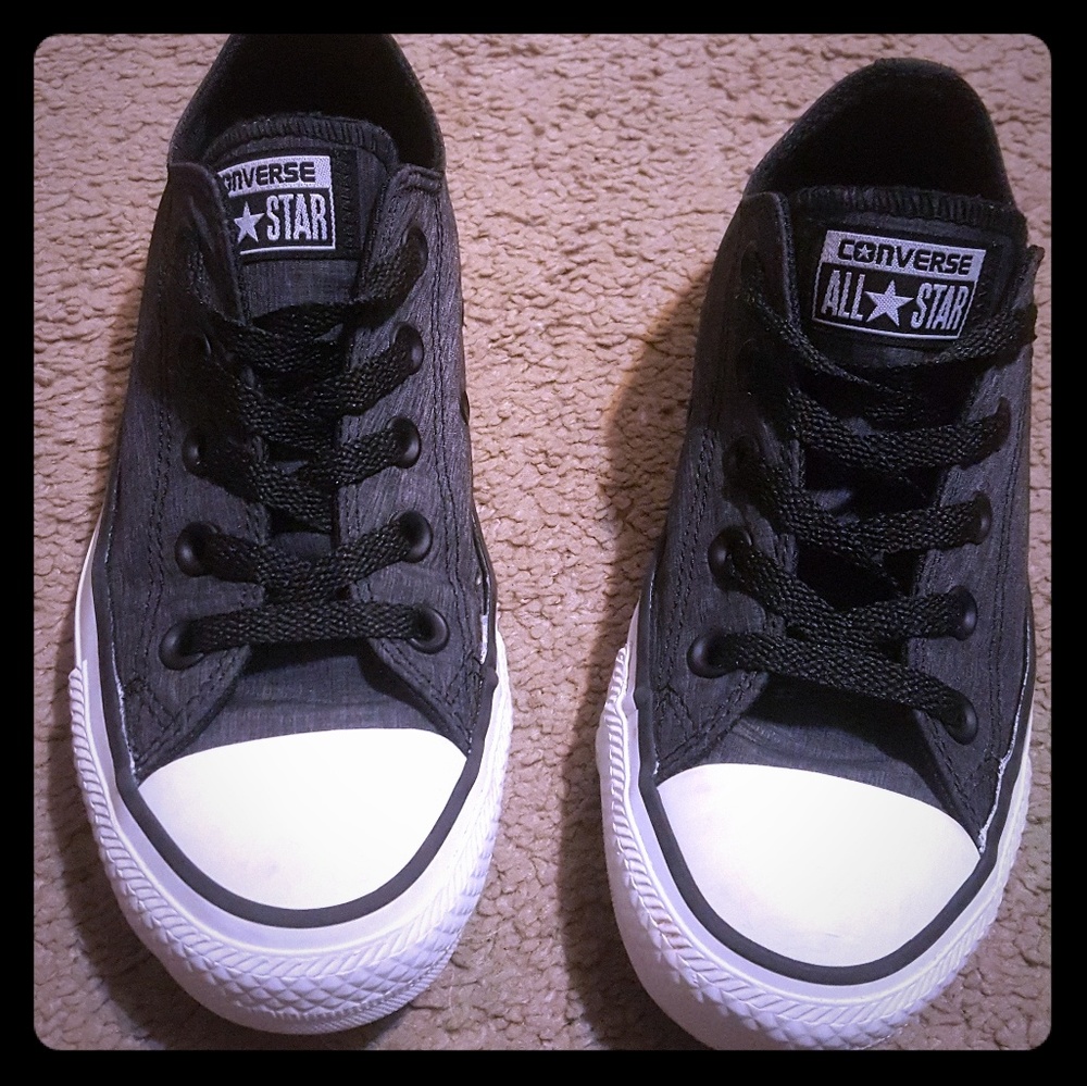 Kids converse shoes. Like new. Size 3