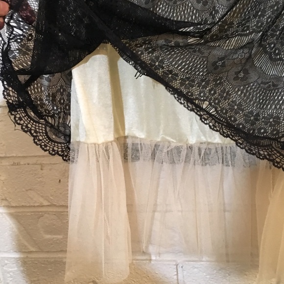 Gatsby-esque Cream and Lace Dress - Picture 4 of 6