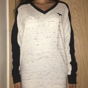 🔲NWT PINK V-Neck Sweatshirt🔲
