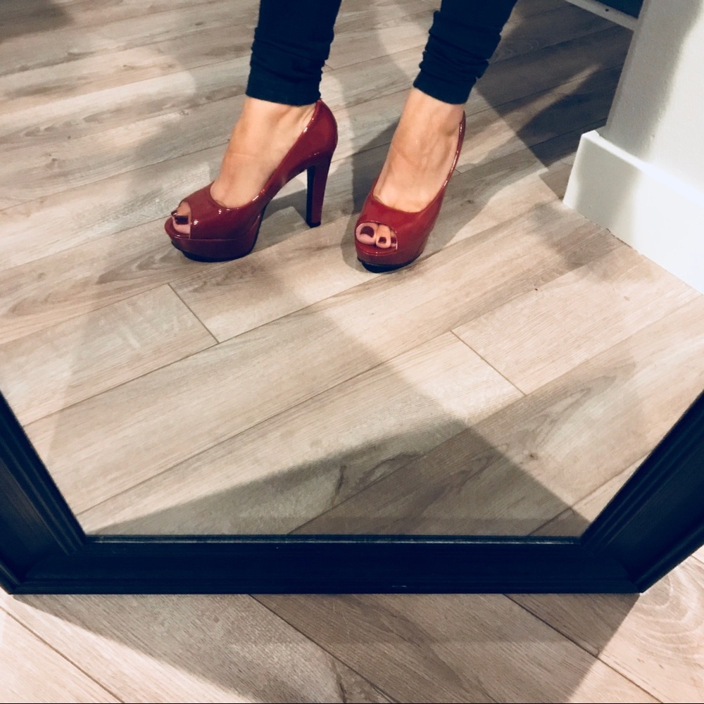 Red pumps