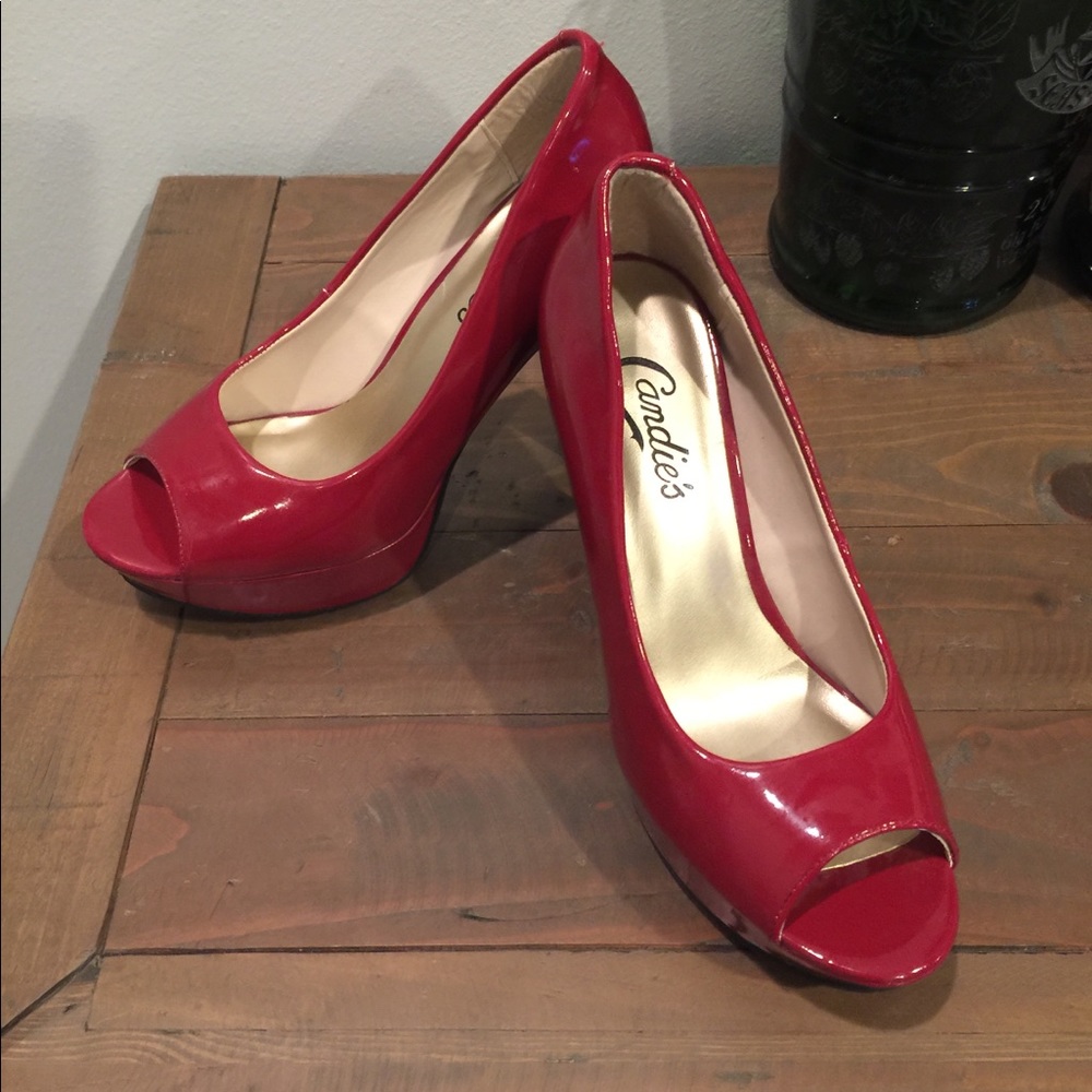 Red pumps - Picture 7 of 7