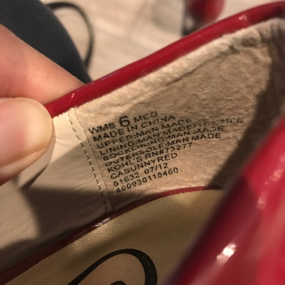 Red pumps - Picture 3 of 7