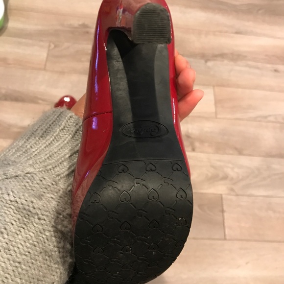 Red pumps - Picture 4 of 7
