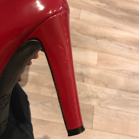Red pumps - Picture 5 of 7