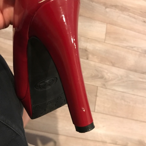Red pumps - Picture 6 of 7