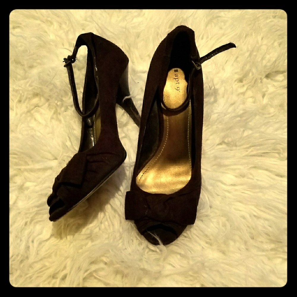 Apt. 9 Size 8 1/2 brown peep toe heel