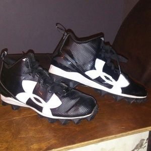 Men's Under Armour Football Cleats size 9- new
