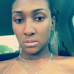 Meet your Posher, Latia