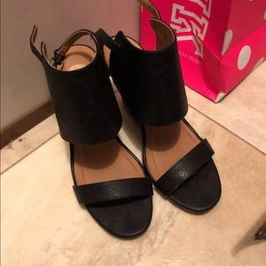 Black wedges